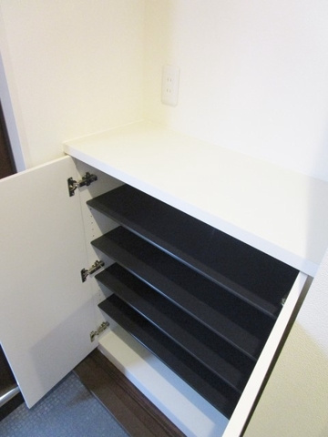 横浜市港北区小机町のアパートの収納