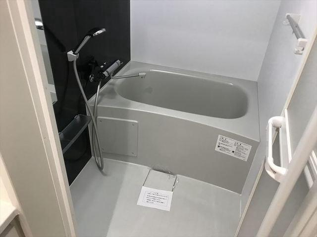 横浜市港北区小机町のアパートの浴室