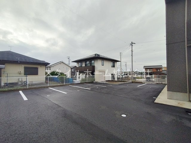 ユトリロ牛川の駐車場