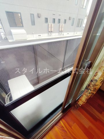 ユトリロ牛川のバルコニー