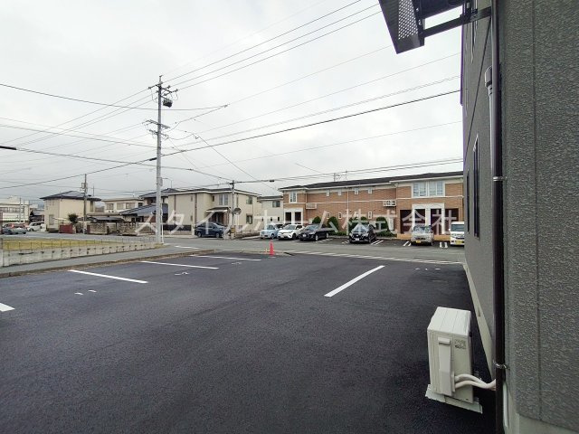 ユトリロ牛川の駐車場