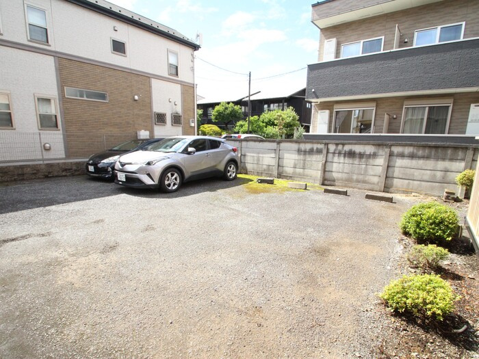 リーベンハイツの駐車場