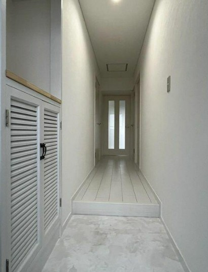 【中古マンション】リラティブ川越の玄関|玄関から廊下です