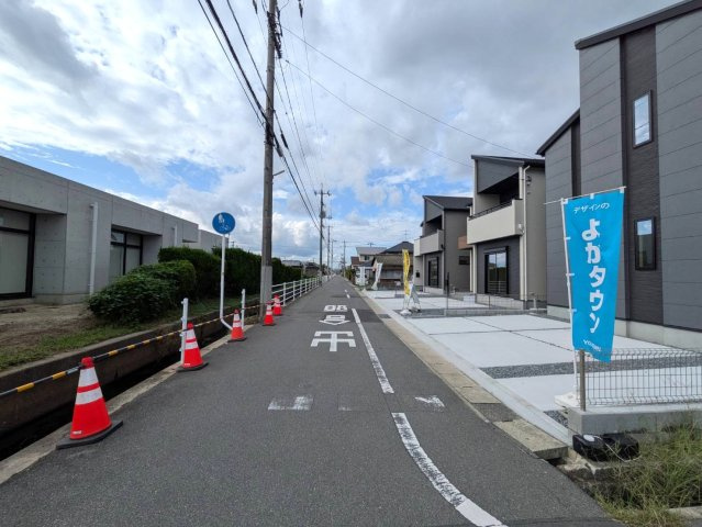 岡山市南区福島2丁目  1期③号棟の前面道路含む現地写真|◆南西側前面道路は幅員約4.9ｍです。