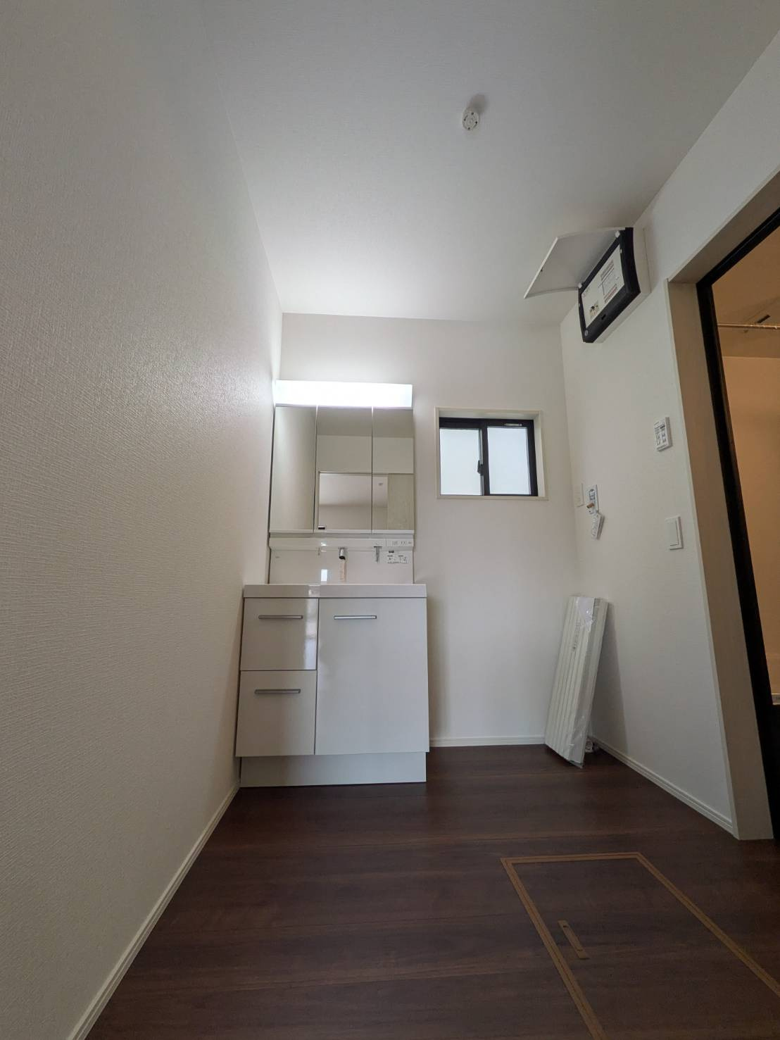 岡山市南区福島2丁目  1期③号棟の脱衣所|◆洗面室の様子です。