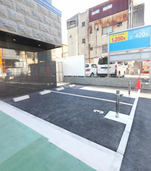 プレサンス堺筋本町ディスティニーの駐車場