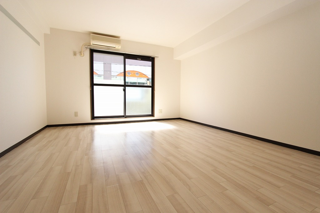 メルヴェーユ小幡Iの居間・リビング