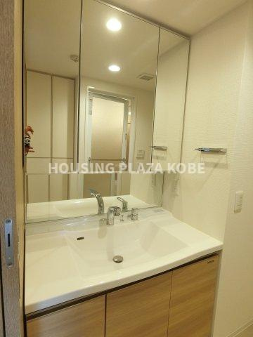 ワコーレ須磨ショアレーンの独立洗面台