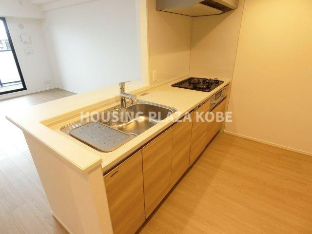 ワコーレ須磨ショアレーンのキッチン|ワイド設計のシステムキッチンはつかいやすそうです。