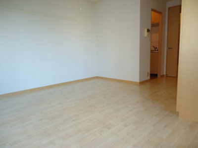 【内装】 | フローラルコート | 洋室