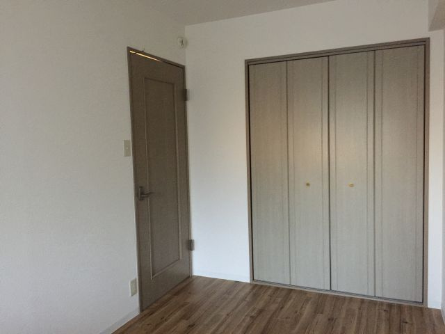 プラスワン芦屋の洋室|落ち着いた色調の洋室です