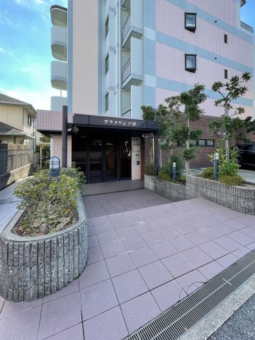 プラスワン芦屋のエントランス|ゆとりのあるエントランスです