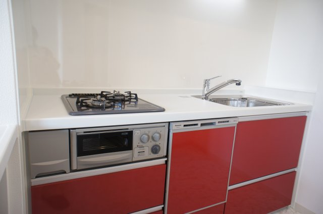 プラスワン芦屋のキッチン|コンパクトなキッチンで掃除もラクラク