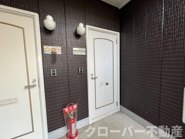グレースフジ B棟のエントランス
