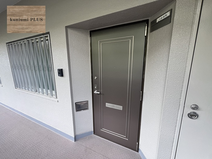 京橋南コーポ1号棟の玄関