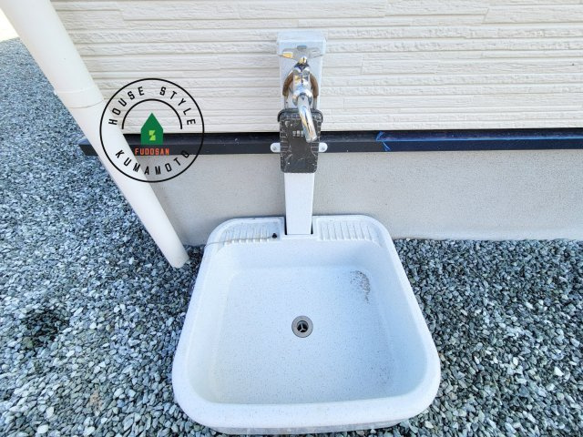 菊池郡大津町大字大林第1-1棟(1号棟)の外観：施工例|風をしっかりと感じられるバルコニーでは、毎日が洗濯日和です。広々としているので洗濯も楽しくなるでしょうし、気分転換にバルコニーからの眺めを楽しむのもいいでしょう。