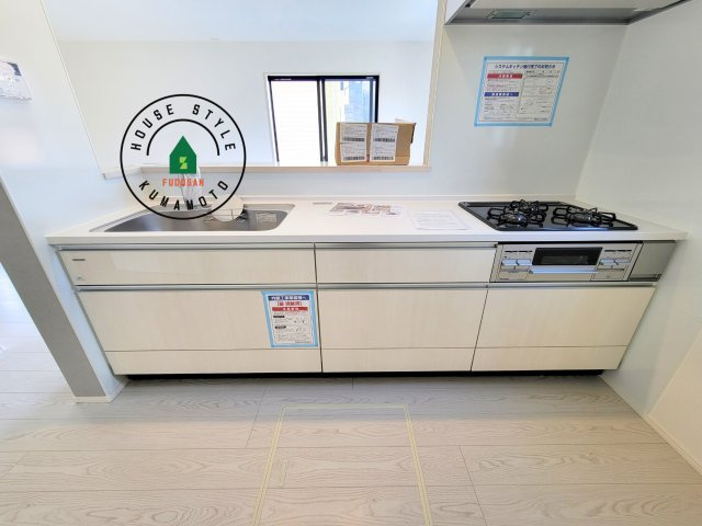 菊池郡大津町大字大林第1-1棟(1号棟)の内観：施工例|ご家族を近くに感じられる対面キッチンのLDK。会話もはずみそうですね。