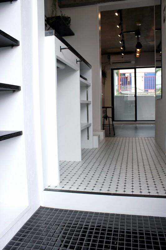 川崎市麻生区高石４丁目の賃貸マンションの玄関