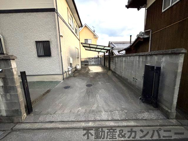 水泥町の中古のおうち　松山市水泥町中古戸建の駐車場|駐車場があるので、車を買う予定の方も安心です