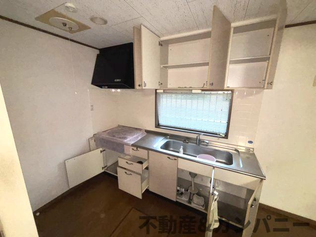 水泥町の中古戸建の玄関|2階廊下から見る吹抜けです