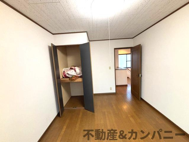 水泥町の中古のおうち　松山市水泥町中古戸建の洋室|使い勝手のいい洋室です