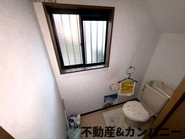 水泥町の中古のおうち　松山市水泥町中古戸建のトイレ|トイレもきれいです