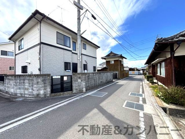 水泥町の中古のおうち　松山市水泥町中古戸建の前面道路含む現地写真|前面道路含む現地写真です