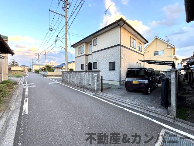 水泥町の中古のおうち　松山市水泥町中古戸建の前面道路含む現地写真|前面道路含む現地写真です