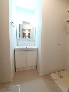 【洗面所】 | 鈴蘭館 | 広い洗面スペース