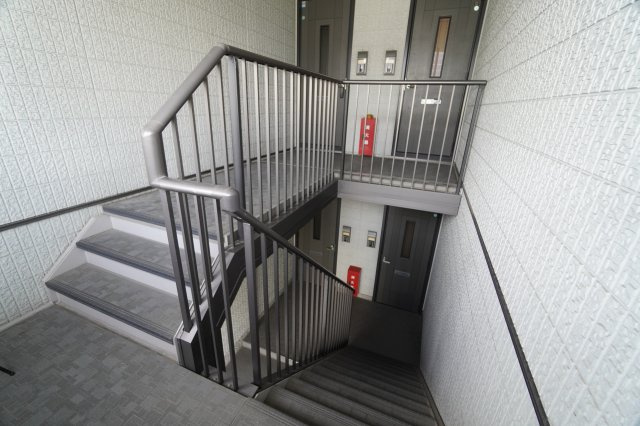 ルエスト B棟のロビー