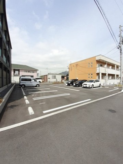 【駐車場】 | エトワール | カースペースがあります