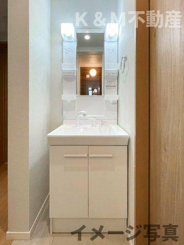 （仮称）キャメル柏の葉キャンパス７Ａの洗面所|明るい洗面所です