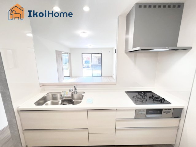 明石市沢野2丁目　新築戸建のキッチン|【ホームページに現地動画掲載中】●年中無休：当日予約可●人気の対面キッチン♪調理スペースもゆったり！