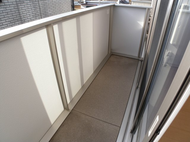 ヴィルヌーブサンティーエのバルコニー