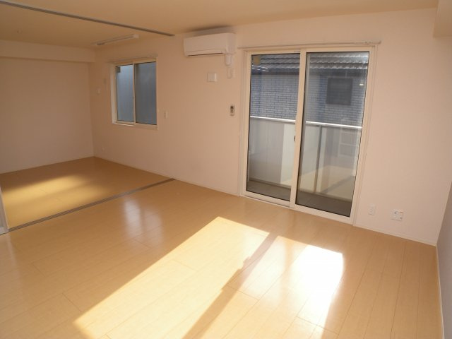 ヴィルヌーブサンティーエの居間・リビング