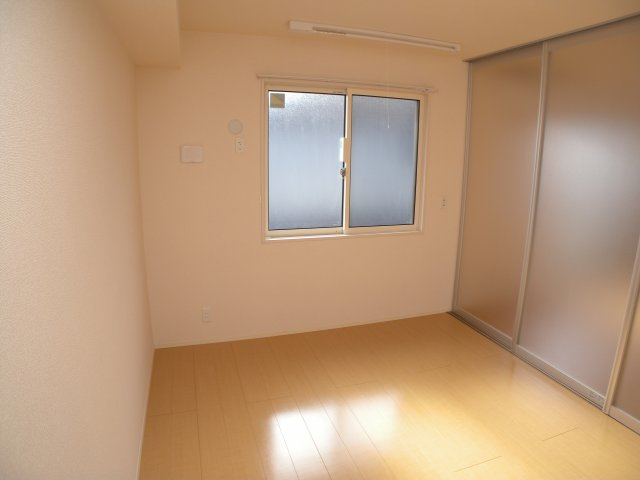 ヴィルヌーブサンティーエの洋室