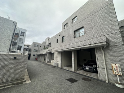 【駐車場】 | フィオーレ帝塚山 | 万代池公園まで徒歩６分！晴明丘中央公園まで徒歩６分！気軽な近さでお散歩コースやジョギングコースにもいいですね♪気分もリフレッシュされますよ♪