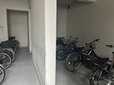 【駐輪場】 | フィオーレ帝塚山 | まんだい保育園まで徒歩７分！万代幼稚園まで徒歩７分！小さなお子様のいるご家庭も安心ですね♪