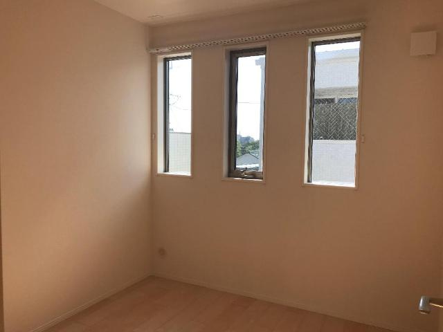 ベルフラワー荒居の内装|洋室