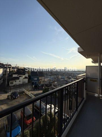 【バルコニー】 | 前面には遮る建物がなく、心地よい風が吹き抜けます♪　　　　　　　
最上階で眺望良好☆
