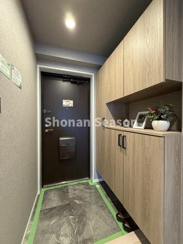 【玄関】 | 大型のシューズBOXを備えており、きれいな玄関をキープできますよ☆