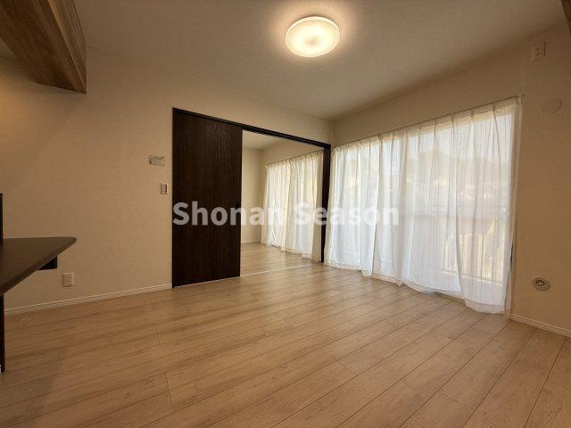 【居間・リビング】 | アフターサービス保証最長２年付きのお住まいとなっております。