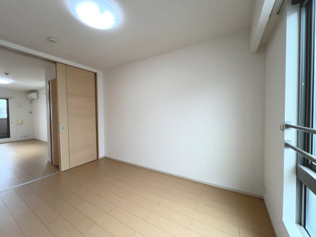 クリサンセマムの洋室