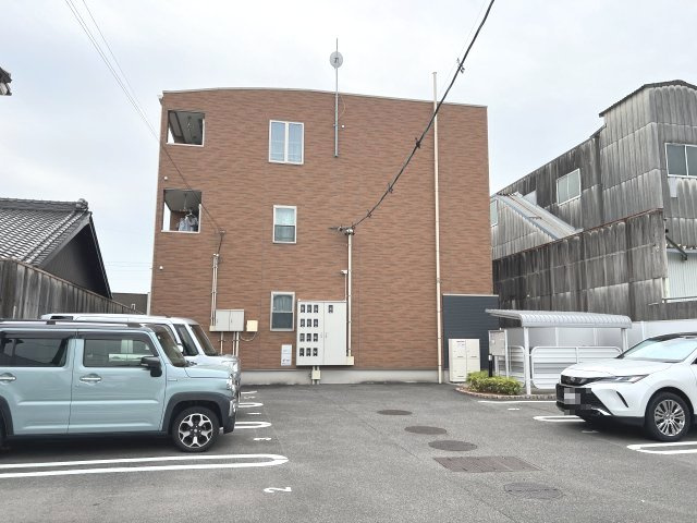 クリサンセマムの駐車場