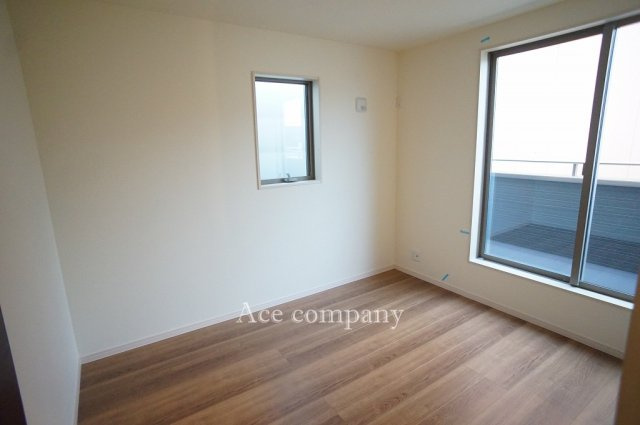 【寝室】 | 平野区加美鞍作3丁目　【4号棟/全4棟】 | 【3階：洋室5.25帖】南向きのバルコニーに面したお部屋です☆