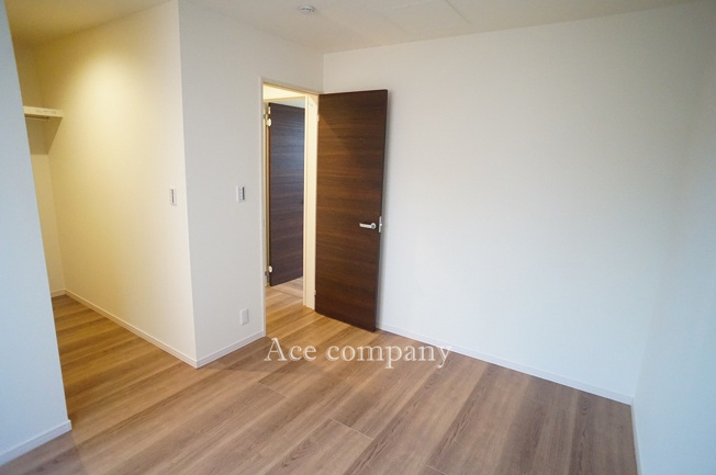 【寝室】 | 平野区加美鞍作3丁目　【4号棟/全4棟】 | 【3階：洋室5.25帖】大容量のウォークインクローク完備です！
