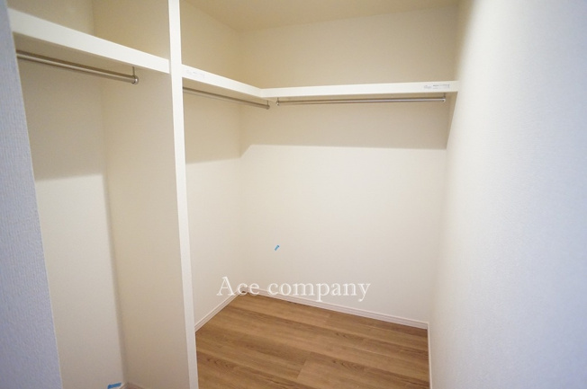 【収納】 | 平野区加美鞍作3丁目　【4号棟/全4棟】 | 【3階：洋室5.25帖】大容量のウォークインクローク内です！
