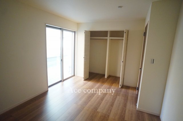 【寝室】 | 平野区加美鞍作3丁目　【4号棟/全4棟】 | 【1階：ストレージルーム7.75帖】クローゼット完備♪クローゼット内に床下収納付きです♪