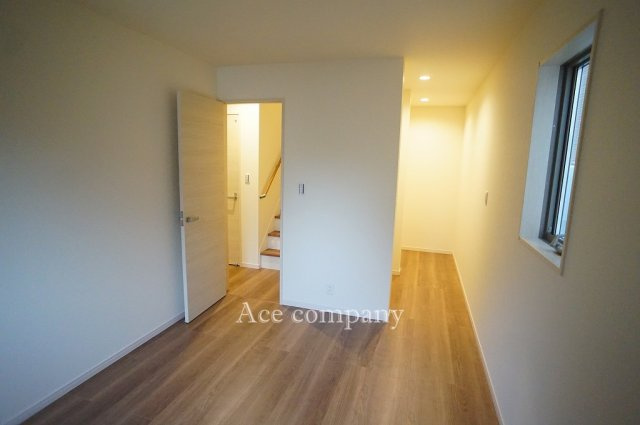 【寝室】 | 平野区加美鞍作3丁目　【2号棟/全4棟】 | 【1階：ストレージルーム6帖】大容量のウォークインクローク完備です！
