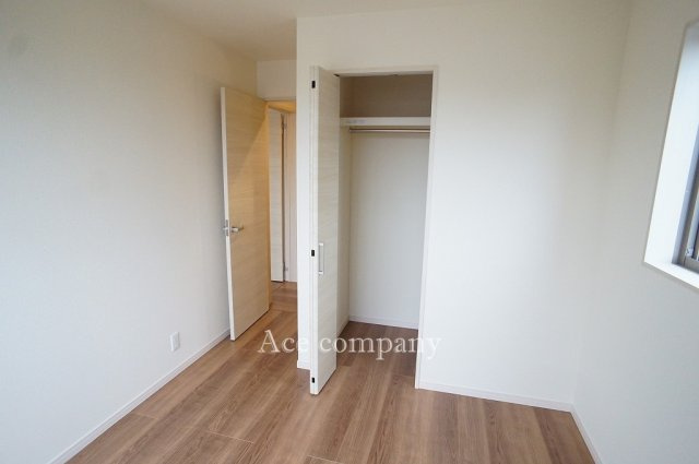 【子供部屋】 | 平野区加美鞍作3丁目　【2号棟/全4棟】 | 【3階：洋室5帖】クローゼット完備です♪